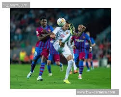 奥莫特突破分球 周琦接球上篮拿下两分